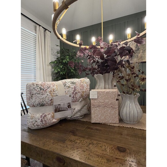 BUNDLE Studio McGee Queen Bedding Reversible Floral Comforter& Scalloped Sheets - Picture 2 of 13